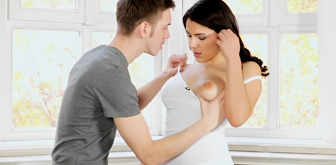 Hot ass latina babe Valentina Nappi deeply pounded