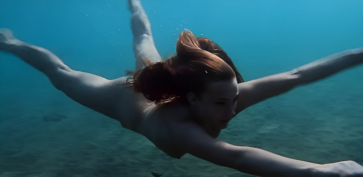 Sea makes her inner mermaid come outside