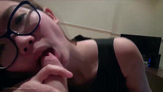 Busty teen gf Harriet Sugarcookie sucks cock