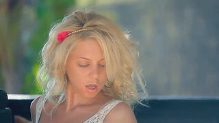 Who is this Hot Blonde teen?