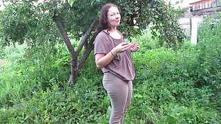 MILF pee in tight pants in a public park open air. Dirty cunt squatting pissing in the yard.