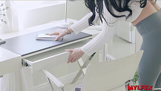 Unpractical Doctor Anal Hammers his Pale Milf Patient