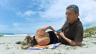 Filming an anal scene on the beach in front of passersby