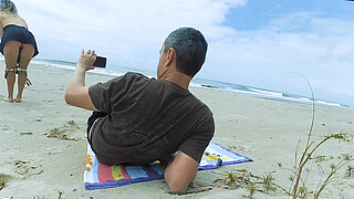 Filming an anal scene on the beach in front of passersby