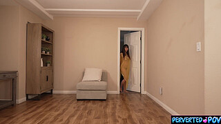 Arabic MILF seduces her Russian driver