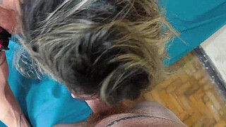 naughty mature woman calls a black guy and a Galician to fuck her pussy in the hair