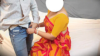 Indian Bhabhi Fucking Delivery Boy in Doggy Style wearing Saree while her Husband is Out of tow