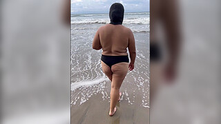 Omg secretly filmed a girl with big tits on a nudist beach, and she has a pussy enough to give her a good blowjobOmg secretly filmed a girl with big tits on a nudist beach, and she has a pussy enough