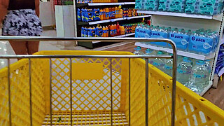 Venezuelan hotwife flashing her big ass in a supermarket in Medellin, Colombia (Cuckold filming)