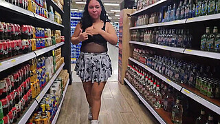 Venezuelan hotwife flashing her big ass in a supermarket in Medellin, Colombia (Cuckold filming)