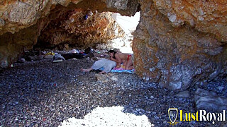 Double penetration for Leslie Fox a small tits skank