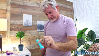 BBW Sasha Syren Sucks Masseur's Prick as He Toy Fucks Her Pussy