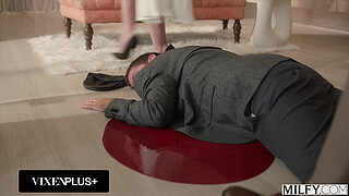 A private detective gets in deep with a femme fatale.