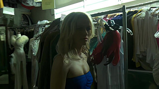 Blonde Superstar Sophia Lynn Gets Off On Playing With Big Cocks