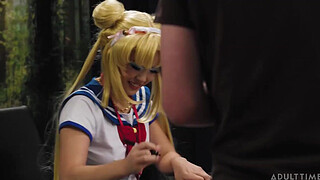 Strapon fake clocks threesome with lulu and jewlez and codi at the meet and greet