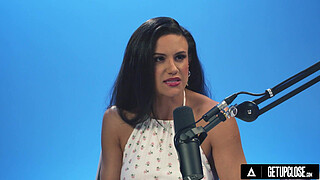 UP CLOSE - How Women Orgasm With The Perfect MILF Penny Barber! SOLO FEMALE MASTURBATION! FULL SCENE