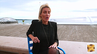 Anouk, 30 years old, a psychologist expert in cocks!