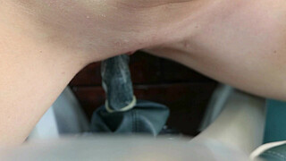 Horny bitch fucked the gearshift lever after masturbating in the car!