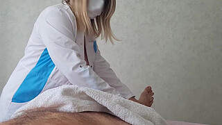 The beautiful masseuse was shocked to see the client's huge horny cock