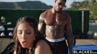 BLACKED Gorgeous Influencer Gianna Devours His BBC At Gym