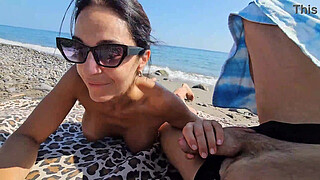 Between voyeurs and passers-by, we try to relax on the beach