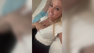 She comes to fuck me during my rest