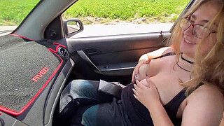 Teen lost in the road asking for a car ride