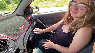 Teen lost in the road asking for a car ride