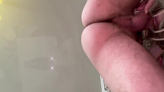 Big stepmom took a dick in her mouth and started moaning when she was fucked in anal