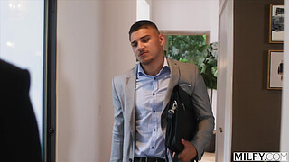 MILFY Boss lady Melissa fucks assistant on business trip