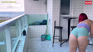 I hired the naughty maid who wears shorts, that ass is delicious, I'm crazy with lust