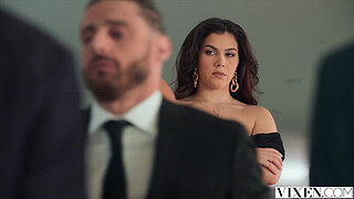 VIXEN Curvy Cock-Hungry Queenpin Valentina Nappi Takes Care Of Busines