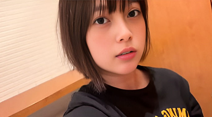 [Masturbating in the toilet] There was someone next to me doing the toilet, but that got me excited and I masturbated alone and came a lot...