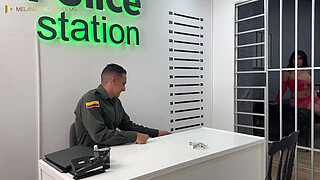 Colombian whore fucks police officer in Medellin jail - Spanish porn