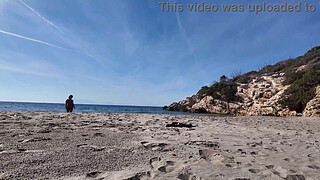 Curvy Stranger Nudist and Voyeur on the Beach. Funny Dildo! "Bye bye!"