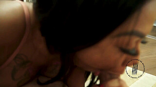 SHE RETURNED!!! LA FÚRIA DA CORRETORA PART 2 - The meeting at the carnival!! With the wonderful POCAHONTAS CARIOCA in another orgasmic scene and exclusive to the TIGRÃO CANAL!!