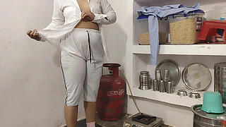 QUICK FUCKING IN THE KITCHEN WITH THE girlfriend