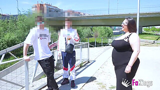 Ultimate BIG TITS poll: BBW MILF Mae Quira questions randoms at the street