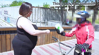 Ultimate BIG TITS poll: BBW MILF Mae Quira questions randoms at the street