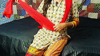 A simple way for mother to earn money, the moneylender has to eat the food