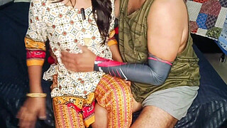 A simple way for mother to earn money, the moneylender has to eat the food