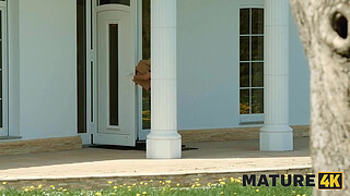 MATURE4K. Living Vibrator D-Efect