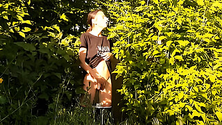 Risky public female masturbation in nature - Girls fly orgasm