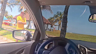 Married woman masturbates risky for a stranger on the street in public!