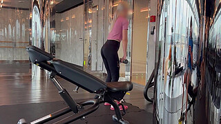 I like an unknown girl from the cruise ship gym, I go to her room to fuck her and she gives me a blowjob until I finish cumming