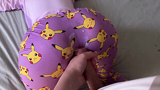 Stepsis rubs her ass on stepbros cock and slipped it in...