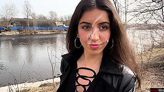 I want to walk through the park with cum on my face! Cum on my face! - Public Cumwalk