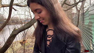 I want to walk through the park with cum on my face! Cum on my face! - Public Cumwalk