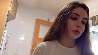 The girl who cleans the house makes me horny with her jeans, I fuck her hard as she likes them at that age