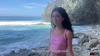 Fucking a stranger with whom we are stuck on a desert island - Creampie